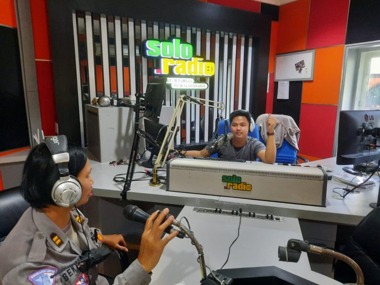 Sat Lantas Polresta Surakarta Sosialisasikan Keselamatan Berlalu Lintas Melalui Radio