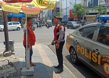 Sambangi Tukang Parkir, Sat Samapta Polresta Surakarta Sampaikan Pesan Kamtibmas