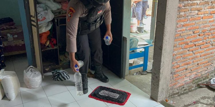 Jualan Miras di Rumah, Warga Pucang Sawit di Amankan Tim Sparta