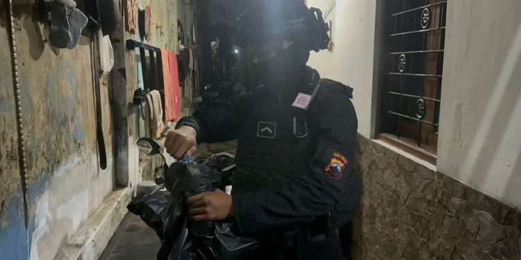 Tim Sparta Polresta Surakarta Amankan Seorang Penjual Miras di Banjarsari
