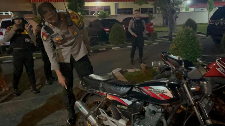 Polresta Surakarta Gelar Razia Knalpot Tidak Standar, Puluhan Motor Diamankan