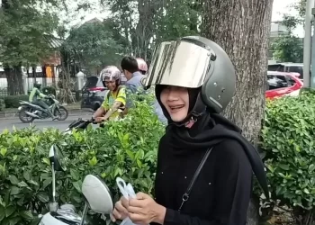 Sat Lantas Polresta Surakarta Bagikan Takjil Sambil Edukasi Berlalu Lintas, Masih Ditemukan Pengendara Yang Tidak Bawa Kelengkapan Berkendara