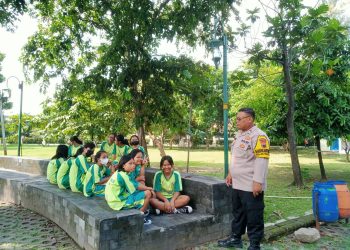 Bhabinkamtibmas Setabelan Sambangi Pelajar SMP, Berikan Himbauan Kamtibmas