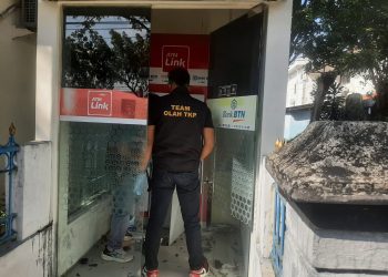 Polsek Laweyan Bersama Tim Inafis Polresta Surakarta Cek TKP Percobaan Pencurian dan Perusakan ATM Bank BTN
