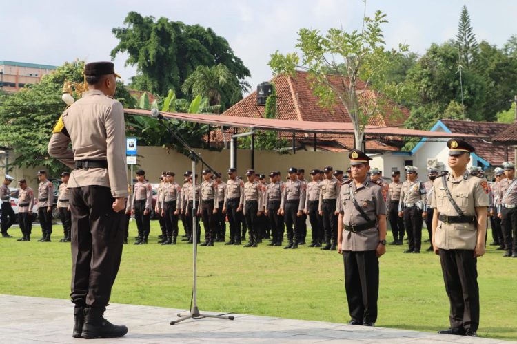 Kapolresta Surakarta Pimpin Upacara Sertijab Kapolsek Pasar Kliwon