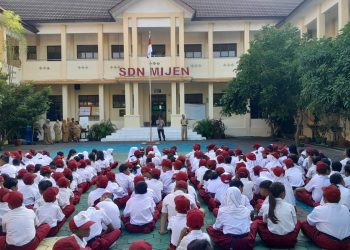 Bhabinkamtibmas Jagalan Sampaikan Materi Anti-Perundungan Saat MPLS di SDN 1 Mijen Jagalan