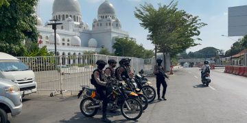 Tim Sparta Samapta Polresta Surakarta Gelar Patroli Rawan Kejahatan dan Bagikan Stiker Call Center