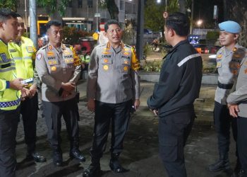 Kapolresta Surakarta Tegaskan Pelayanan Humanis dan Kesiapsiagaan Personel Saat Pengecekan Pos Ops Lilin Candi 2025