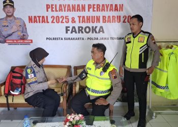 Personel Dokkes Polresta Surakarta Laksanakan Patroli Kesehatan di Pos Pelayanan Ops Lilin Candi 2025