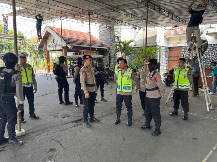 Polresta Surakarta Pastikan Keamanan Ibadah Natal 2025 dan Tahun Baru 2026 melalui Patroli Dialogis di Gereja