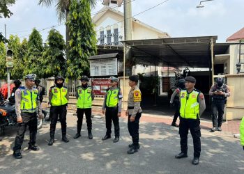 Patroli Humanis Sat Samapta Polresta Surakarta Ciptakan Rasa Aman bagi Jemaat Natal 2025