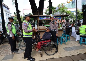 Polisi Menyapa, Polresta Surakarta Sediakan Wedangan dan Cek Kesehatan Gratis bagi Pemudik