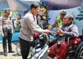 Peduli Sesama, Kapolresta Surakarta Gelar Bakti Sosial Berikan Kursi Roda bagi Difabel
