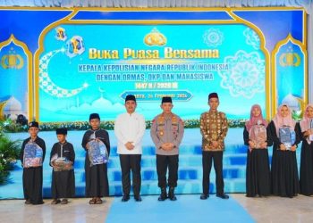 Kapolri Buka Puasa Bareng Ormas hingga Mahasiswa, Beri Tali Asih ke Anak Yatim